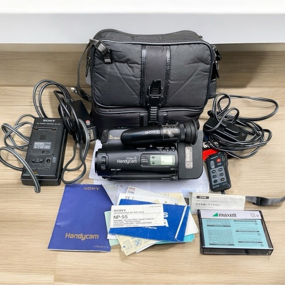 Vintage 1991 Sony Video 8 Handycam Video Camera WITH ORIGINAL RECEIPT FROM 1991 - Picture 1 of 16